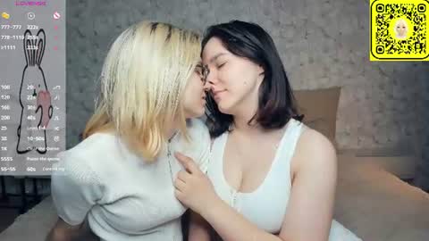 Violet and Isabel online show from June 2026 07:15:01 PM