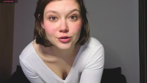 lady_birdd online show from April 2026 04:23:01 PM