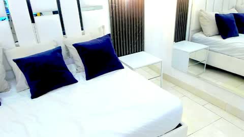 Lady  online show from April 2026 01:52:02 PM