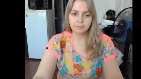 lady cute cat29 online show from January 2025 05:00:01 AM