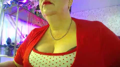 Snapshot of lady_gloria chatting on April 2026 05:43:02 AM Lady Gloria online show from April 2026 05:43:02 AM