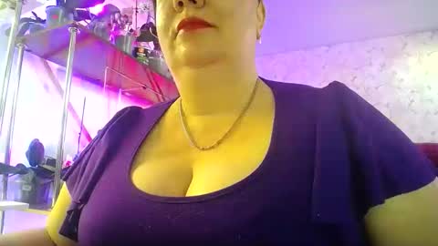 Snapshot of lady_gloria chatting on April 2026 06:27:01 AM Lady Gloria online show from April 2026 06:27:01 AM