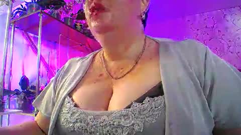 Snapshot of lady_gloria chatting on May 2026 07:03:01 AM Lady Gloria online show from May 2026 07:03:01 AM