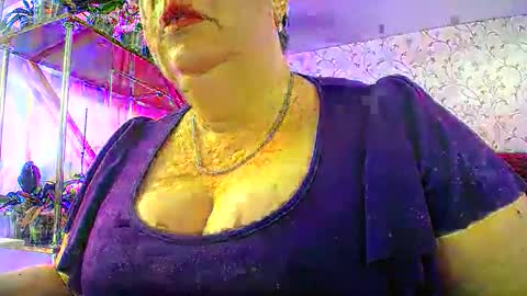 Snapshot of lady_gloria chatting on May 2026 06:21:03 AM Lady Gloria online show from May 2026 06:21:03 AM
