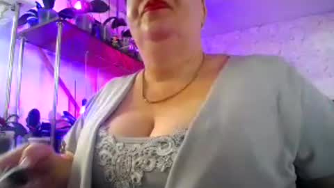 Snapshot of lady_gloria chatting on June 2026 06:12:02 AM Lady Gloria online show from June 2026 06:12:02 AM