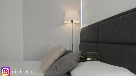 Snapshot of lady_ni chatting on February 2025 12:52:02 PM    700  1300 -5 online show from February 2025 12:52:02 PM