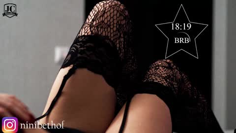 Snapshot of lady_ni chatting on March 2025 04:44:01 PM    700  1300 -5 online show from March 2025 04:44:01 PM