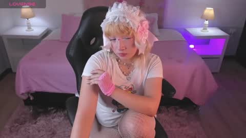 Lady  online show from February 2025 07:21:01 PM