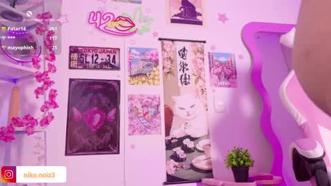 Snapshot of lady_noize chatting on April 2026 06:19:01 AM Lady online show from April 2026 06:19:01 AM