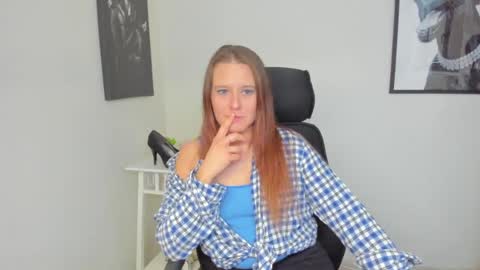 Snapshot of ladyalessa chatting on July 2026 05:45:02 AM ALESSA online show from July 2026 05:45:02 AM