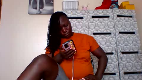 lindah32 online show from December 2024 12:16:02 PM