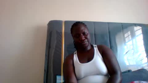 lindah32 online show from December 2024 02:48:02 PM