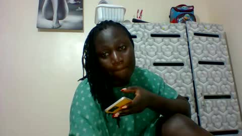 lindah32 online show from December 2024 09:39:02 PM