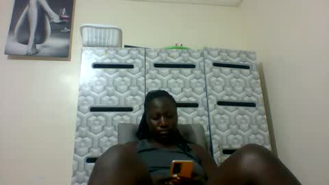 lindah32 online show from January 2025 06:52:01 PM