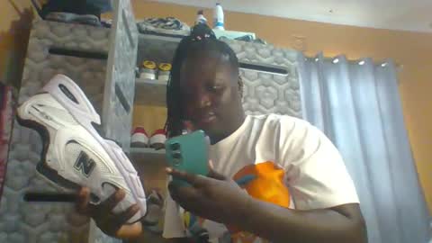 Snapshot of ladyblossoms19 chatting on March 2026 12:22:01 PM lindah32 online show from March 2026 12:22:01 PM