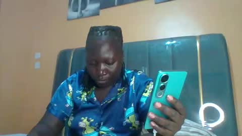 Snapshot of ladyblossoms19 chatting on April 2026 12:41:02 AM lindah32 online show from April 2026 12:41:02 AM