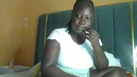 Snapshot of ladyblossoms19 chatting on April 2026 03:46:01 PM lindah32 online show from April 2026 03:46:01 PM