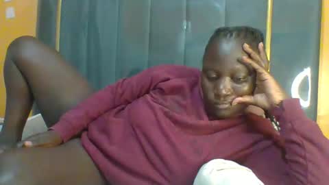 Snapshot of ladyblossoms19 chatting on April 2026 12:43:02 AM lindah32 online show from April 2026 12:43:02 AM