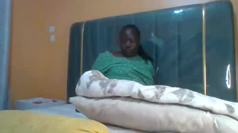 Snapshot of ladyblossoms19 chatting on April 2026 12:37:02 AM lindah32 online show from April 2026 12:37:02 AM