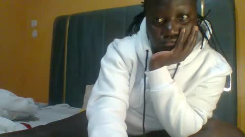 Snapshot of ladyblossoms19 chatting on April 2026 09:26:01 PM lindah32 online show from April 2026 09:26:01 PM