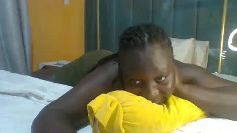 Snapshot of ladyblossoms19 chatting on April 2026 08:21:01 PM lindah32 online show from April 2026 08:21:01 PM