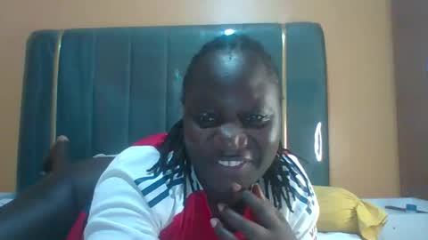 Snapshot of ladyblossoms19 chatting on April 2026 12:02:01 AM lindah32 online show from April 2026 12:02:01 AM