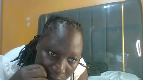 lindah32 online show from June 2026 02:33:01 PM