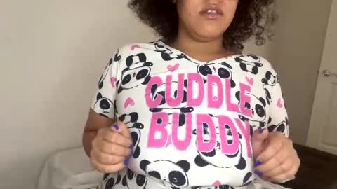 Snapshot of ladycinnabon chatting on December 2024 05:33:01 PM Stephanie online show from December 2024 05:33:01 PM