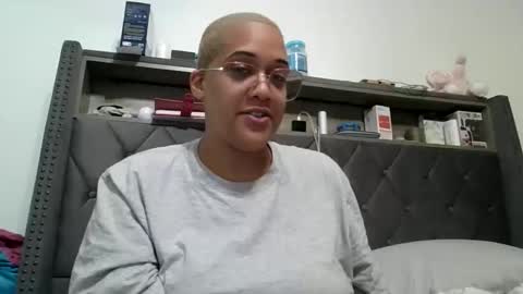 Snapshot of ladycinnabon chatting on April 2026 05:21:02 AM Stephanie online show from April 2026 05:21:02 AM