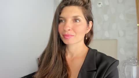  Danna................. online show from November 2025 03:10:02 PM