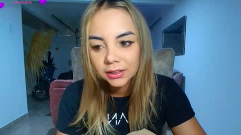 Snapshot of ladydi069 chatting on November 2025 08:31:01 PM Hello im lady nice to meet you online show from November 2025 08:31:01 PM