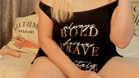 ladyjanyne online show from October 2025 02:03:02 AM