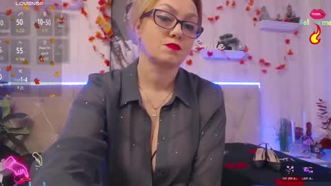  Lady Jeen    Back on Sunday 8th of December online show from November 2025 05:52:02 AM