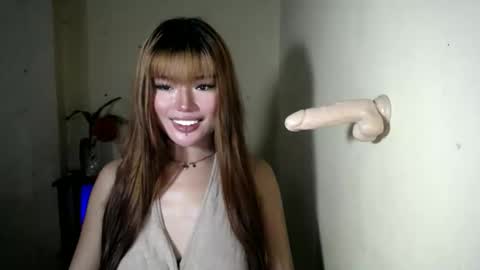Snapshot of ladyofyou_dreamxoxo chatting on May 2026 01:33:02 AM LILY online show from May 2026 01:33:02 AM