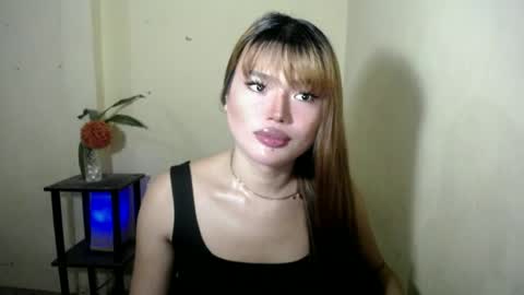 Snapshot of ladyofyou_dreamxoxo chatting on June 2026 09:00:02 AM LILY online show from June 2026 09:00:02 AM