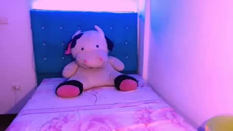 Snapshot of ladypussy69779756 chatting on April 2026 07:41:01 AM laura online show from April 2026 07:41:01 AM