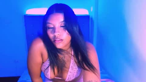 Snapshot of ladypussy69779756 chatting on April 2026 05:29:02 AM laura online show from April 2026 05:29:02 AM