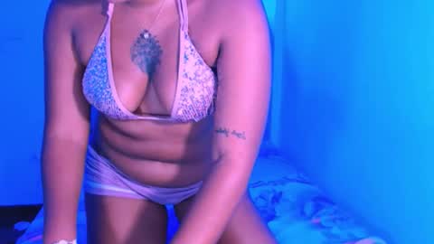 Snapshot of ladypussy69779756 chatting on April 2026 06:19:01 AM laura online show from April 2026 06:19:01 AM