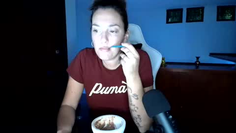 Snapshot of ladysusurros chatting on October 2025 02:17:02 AM ladysusurros online show from October 2025 02:17:02 AM