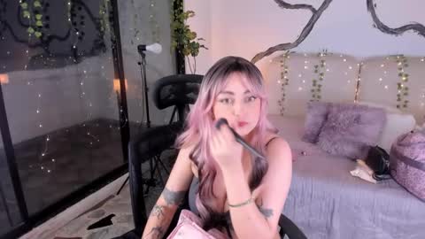 Lady  online show from November 2025 04:32:02 AM