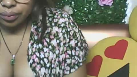 Snapshot of ladyxsnakes chatting on October 2025 06:25:02 AM LadyXSnakes online show from October 2025 06:25:02 AM