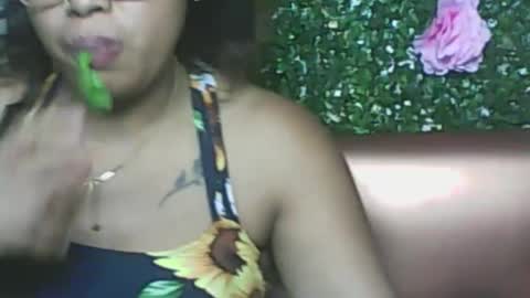 Snapshot of ladyxsnakes chatting on December 2025 12:03:02 PM LadyXSnakes online show from December 2025 12:03:02 PM