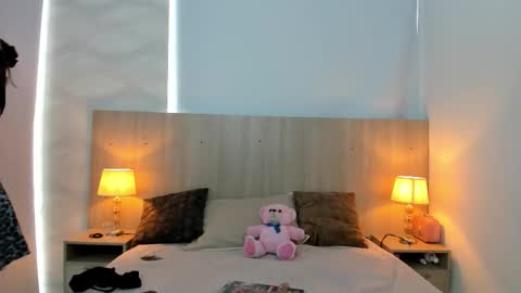 Laia Cruz online show from November 2025 07:27:01 PM