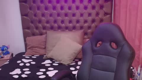 Snapshot of lailahdark chatting on November 2025 04:45:02 AM Camila online show from November 2025 04:45:02 AM