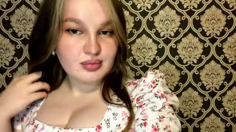 Mia online show from May 2026 05:17:02 PM