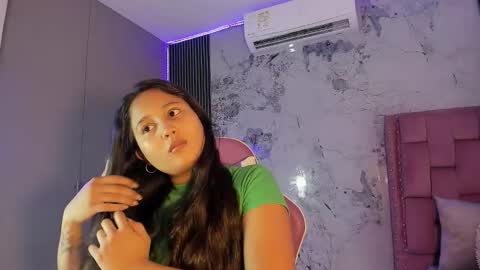 Laura online show from October 2025 12:12:02 PM