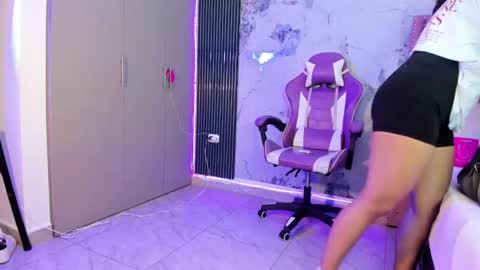 Laura online show from October 2025 12:25:02 PM