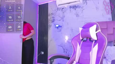 Laura online show from October 2025 12:13:02 PM