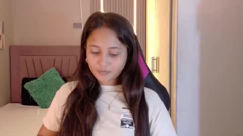 Laura online show from November 2025 12:18:01 PM