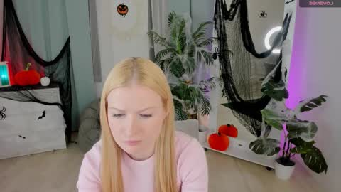 Laly online show from October 2025 03:56:02 PM